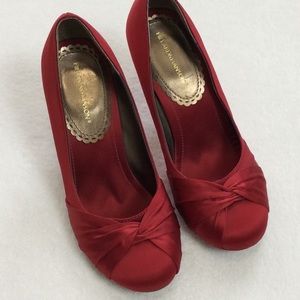 Vintage pin-up style pumps